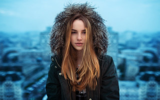Woman fur hood wine cityscape - free portrait wallpaper for desktop
