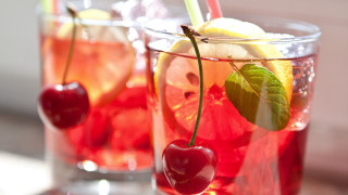 Cherry fountain glasses drinks fruit - a couple of glasses free wallpaper