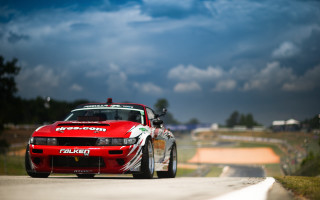 Red car white stripe tiltshift - wide angle len free wallpaper