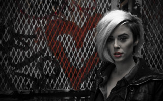 White haired woman graffiti wall - concrete free wallpaper for desktop