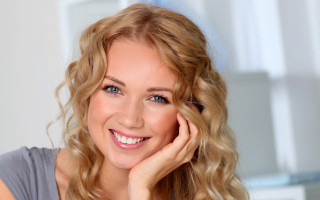 Blonde woman smiling hand on - eva švankmajerová free wallpaper