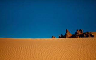Desert rocks blue sky foreground - amir zand free wallpaper for desktop