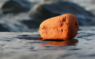 Heart shaped rock reflection beach - rock free wallpaper
