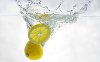 Lemon slice water splash photorealism - the top of the image free wallpaper