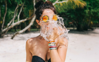 Woman splashing water summer christmas - summer vibrancy free wallpaper