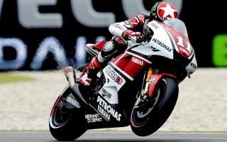 Motorcycle race track helmet photorealistic - david imms free wallpaper