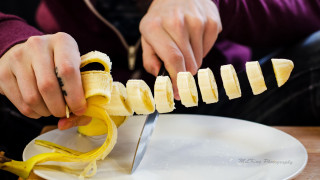 Person cutting banana plate knife - arbeitsrat für kunst free wallpaper for desktop