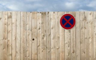 Red blue sign fence clouds - blunt border free wallpaper