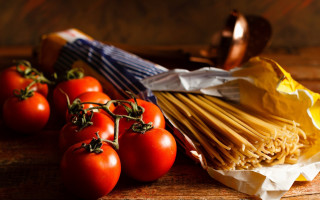 Tomatoes pasta table cloth spoon - coppo di marcovaldo free wallpaper