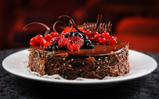 Chocolate cake berries chocolate icing 2 - a chocolate cake free wallpaper