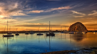 Boats lake sunset mountains cityscape - top of a lake free wallpaper