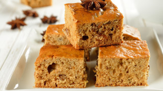 Plate of food cake nuts - a plate of food free wallpaper