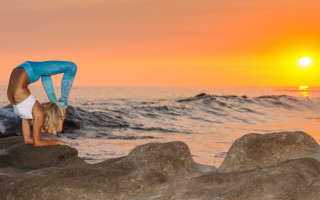 Woman handstand rock ocean sunset - a handstand free wallpaper