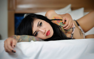 Tattooed woman bed white sheets - white sheet free wallpaper