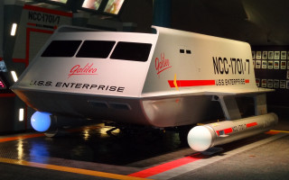 White red boat display building - scifi free wallpaper for desktop