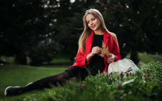 Woman leaf purse forest christmas - anna hotchkis free wallpaper