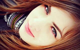 Woman redhair scraf smiling closedeyes - smiling free wallpaper