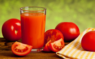 Tomato juice glass tomatoes checkered - cloth free wallpaper
