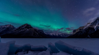 Aurora boreal snow mountains lake - aurora free wallpaper