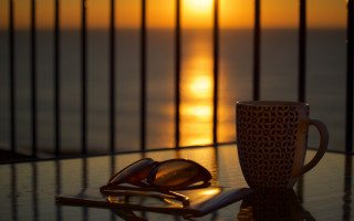 Coffee sunglasses table sunset stilllife - the table free wallpaper