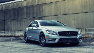 Silver mercedes cls concrete wall - a black tire free wallpaper