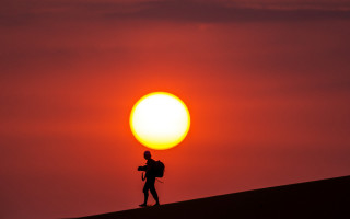 Silhouette hill backpack sunset red - a hill free wallpaper