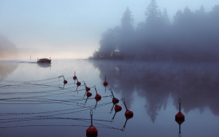 Foggy lake boat red lanterns - a lake free wallpaper