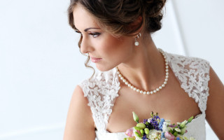 Wedding dress bouquet pearl jewelry - a woman in a wedding dress holding free wallpaper