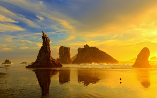 Sunset beach rocks bird clouds - the water and a bird free wallpaper