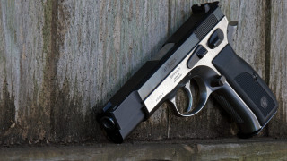 Gun wall wooden plank metal - xf iq4 free wallpaper