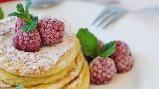 Pancakes raspberries powdered sugar flower - sugar free wallpaper