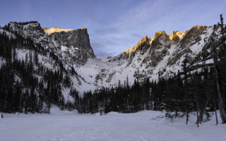 Snowy mountain trees clouds city - crepuscular free wallpaper
