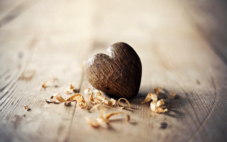 Heart wooden object dried flowers - a wooden table free wallpaper for desktop