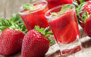 Strawberry glass berries impressionism food - strawberry free wallpaper