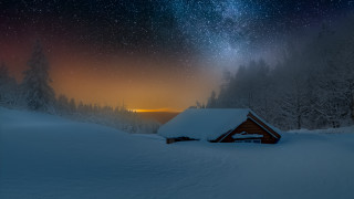 Cabin snow starry night forest - star above free wallpaper