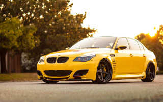 Yellow car autumn leaves 3d - a yellow car free wallpaper