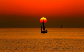 Sailboat ocean sunset redsky yellowsun - a red sky in the background free wallpaper