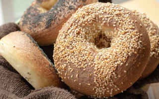 Bagel sesame seeds closeup brown - ed benedict free wallpaper
