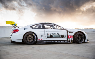 White car yellow sign concrete - a yellow sign free wallpaper