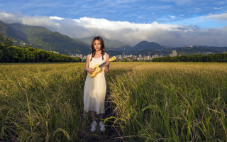 Woman field banana city clouds - her hand and a city in the background free wallpaper