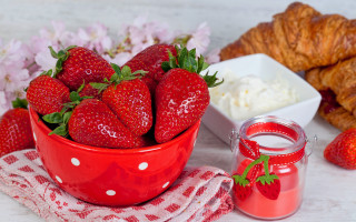 Strawberries yogurt croissant berry dessert - delaunay free wallpaper for desktop