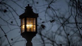 Lamp post light night bare - ambient light free wallpaper