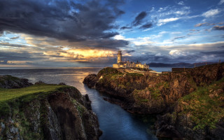 Castle cliff ocean cloudy sunbeam - eric auld free wallpaper