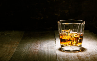 Whiskey glass wooden table dark - david begbie free wallpaper