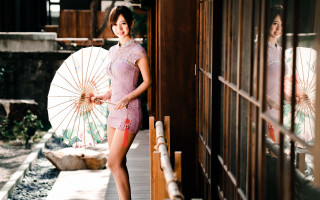 Woman parasol kimono dutch angle - a woman in a kimono free wallpaper