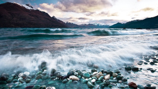 Rocky beach waves mountains sunset - a rocky beach free wallpaper