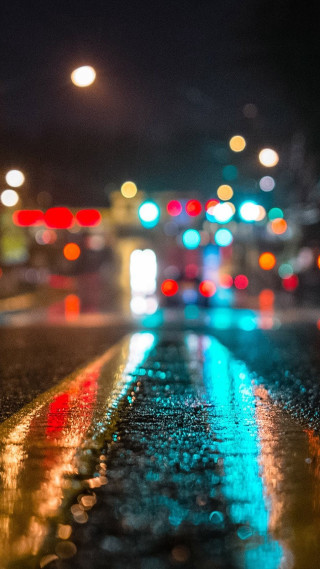 Wet street traffic lights night 4 - rain free wallpaper for mobile