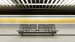 Bench train platform yellow motionblur - a platform free wallpaper