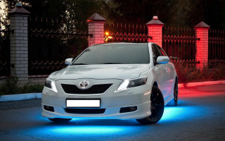 White car blue lights driveway - a fence free wallpaper for desktop