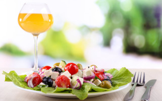 Salad wine plate fooder photography - a fork and knife free wallpaper